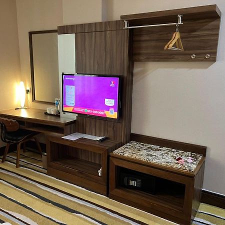Nova Hotel Мири Экстерьер фото